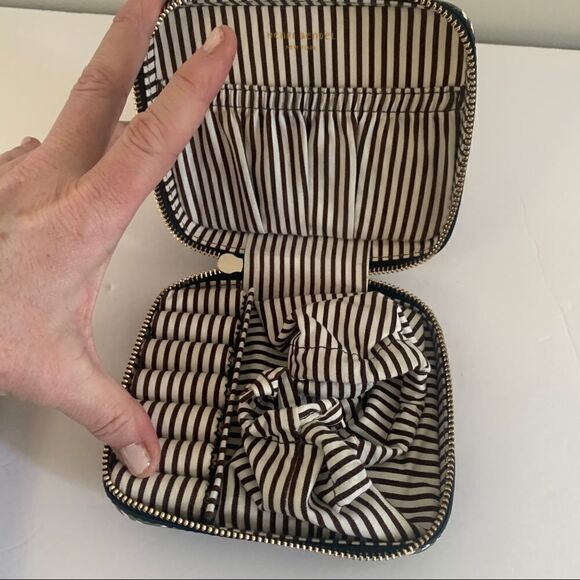 Henri Bendel W 57th Jewelry Case - New - Picture 10 of 13